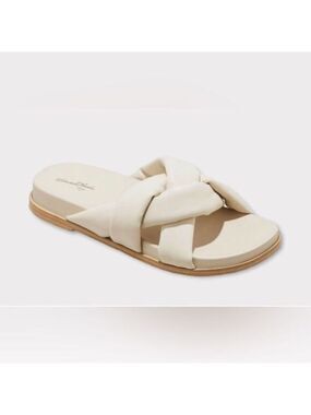NWT Universal Thread Cosette Padded Crisscross Comfort Sandals Womens